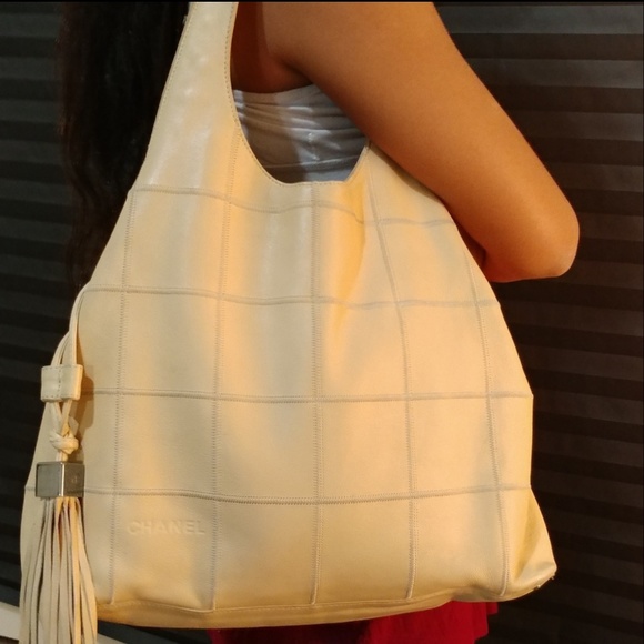 Chanel Square Stitch Tassel Hobo - Picture 2 of 8